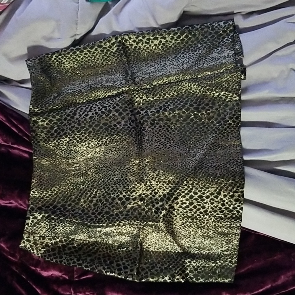 Junior’s (7) RAMPAGE skirt